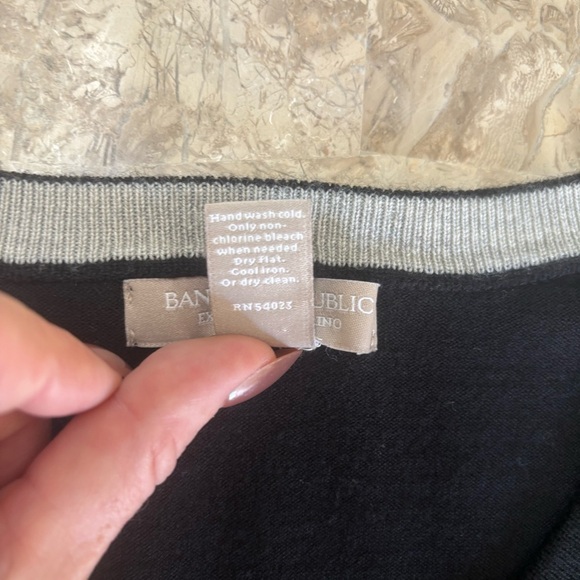 Banana Republic Merino Wool Black Classic Cardigan Sweater, Gold Buttons Size M - Picture 5 of 8